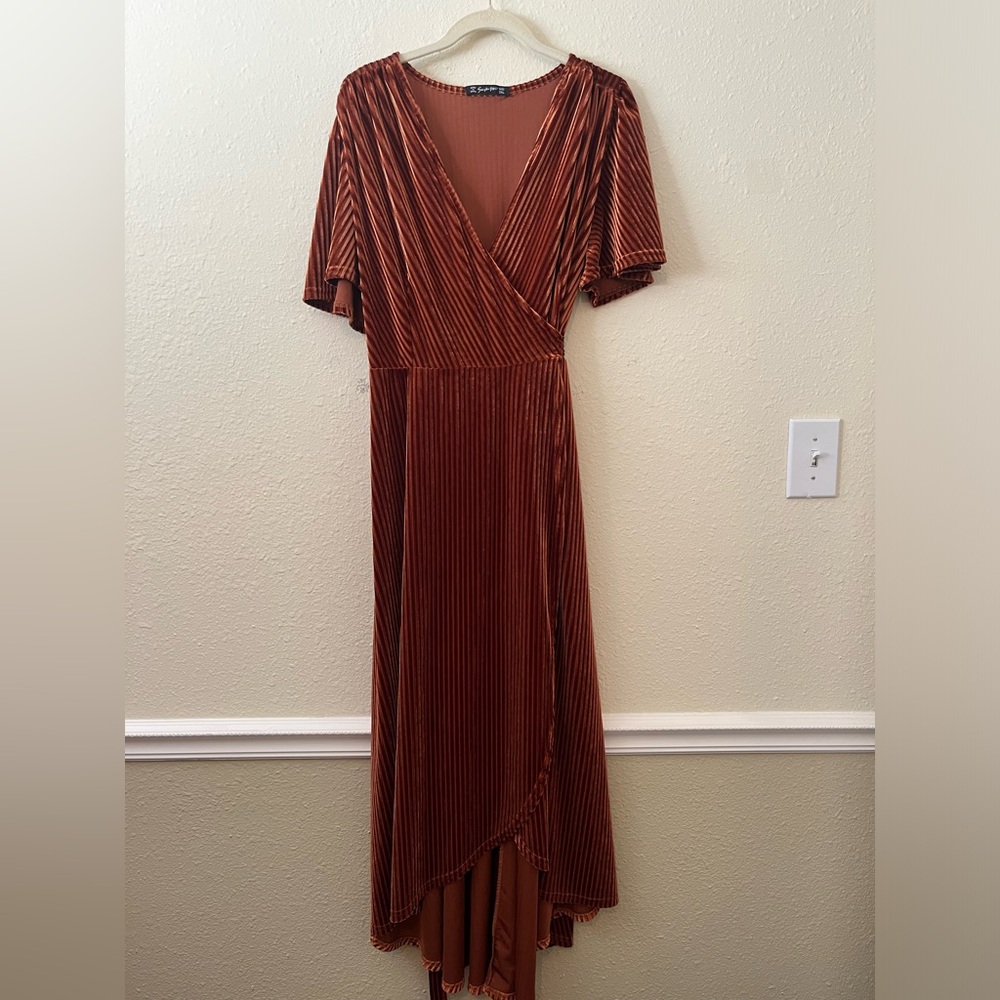 Simplee Apparel Rust Velvet Midi Dress